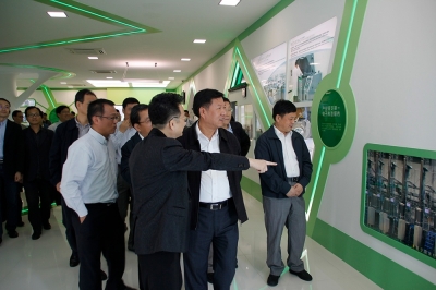 2012年，時任浙江省副省長毛光烈視察天通